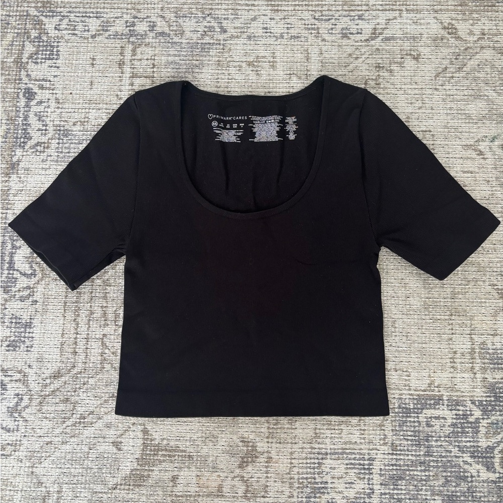 Black Seamless Scoop Neck Crop Top